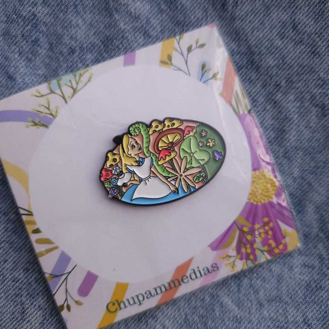 Pins Alicia y sus maravillas