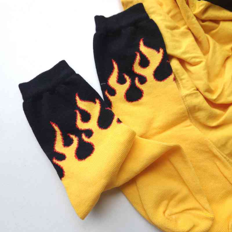 Tenis Diseño Negra - Fuego Amarillo