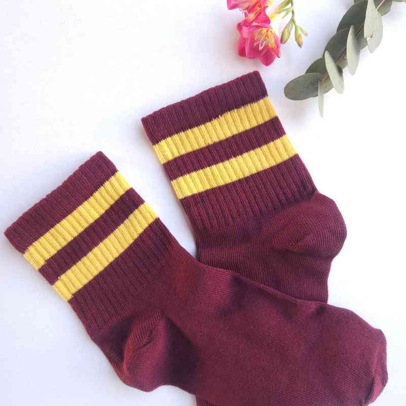 Tenis Entrelazando - Bordó amarilla - imagen 1