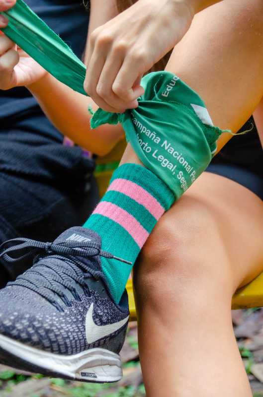 Tenis Entrelazando Colores - Verde Rosa miniatura 2